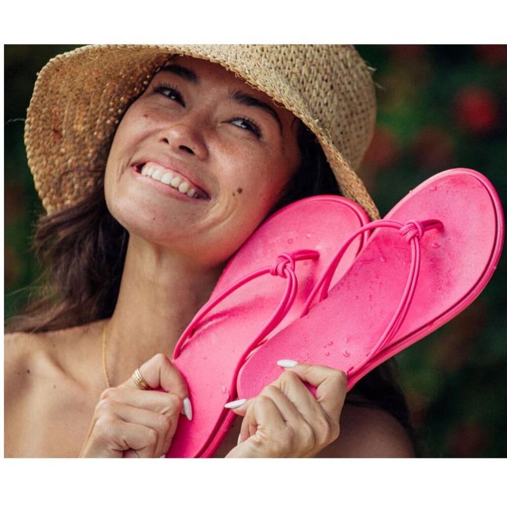 Olukai 'AKA Flip Flop Sandals Size 7 Pink Plumeria Water Resistant NEW